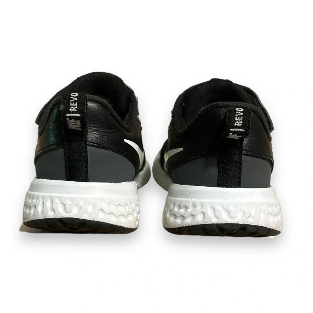 NIKE Black & White Unisex Child Revolution 5 Running Shoe (Little Kids)
